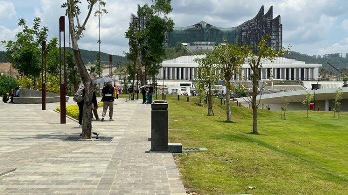 Kondisi terkini Istana Garuda dan Istana Negara di Ibu Kota Nusantara (IKN). Cara war ticket masuk IKN di aplikasi IKNow, perhatikan 2 hal ini agar berhasil. Kuota per hari dibatasi hanya 300 orang per hari untuk kunjungi IKN