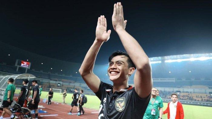 Pemain Timnas Indonesia, Pratama Arhan berpeluang besar gabung ke klub Liga 1 yang terancam degradasi. Klub yang dimaksud adalah Semen Padang. Pratama Arhan dikabarkan segera bergabung ke Semen Padang.