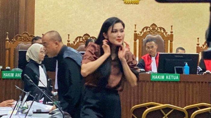 Sandra Dewi menjadi saksi dalam sidang TPPU suaminya di Pengadilan Tipikor Jakarta, Senin (21/10/2024).