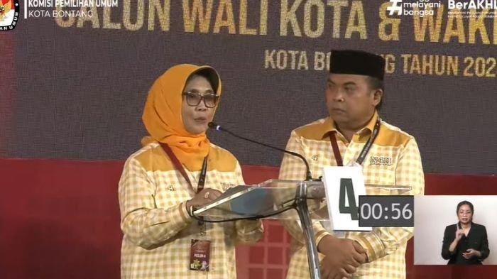 Paslon nomor urut 04 Neni Moerniaeni-Agus Haris di debat Pilkada Bontang 2024