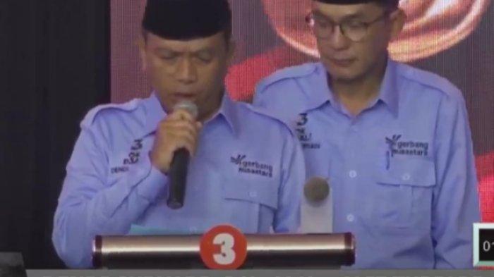 DEBAT PILKADA KUKAR 2024 - Paslon nomor urut 03, Dendi Suryadi-Arif Tuliadi di debat Pilkada Kukar 2024, Senin (11/11/2024). Dendi-Alif mengungkap 8 program unggulan termasuk di antaranya untuk Milenial dan Gen Z