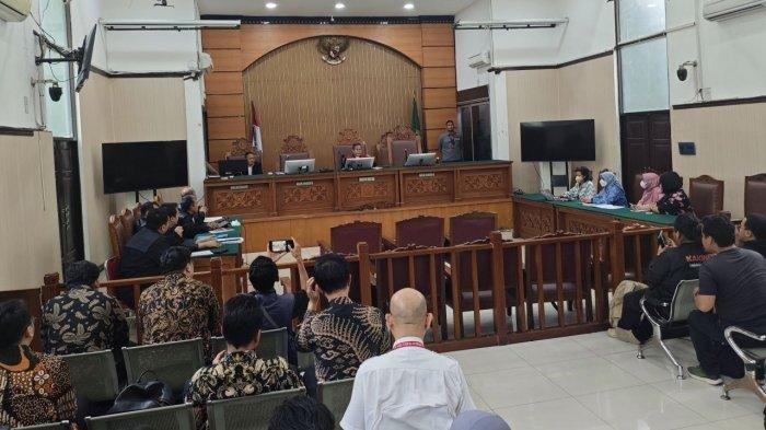 Sidang putusan praperadilan penetapan tersangka Gubernur Kalimantan Selatan (Kalsel) Sahbirin Noor alias Paman Birin oleh Komisi Pemberantasan Korupsi (KPK), di Pengadilan Negeri Jakarta Selatan, Selasa (12/11/2024).