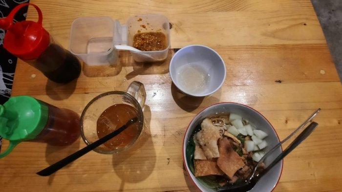 KULINER DI SAMARINDA - Ququruyuq menjual aneka makanan berbahan ayam di kawasan Jalan M Said Gang 6 Samarinda, Provinsi Kalimantan Timur. Selain menikmati varian menu berbahan ayam yang nikmat, Ququruyuq juga menyajikan minuman yang menyegarkan.