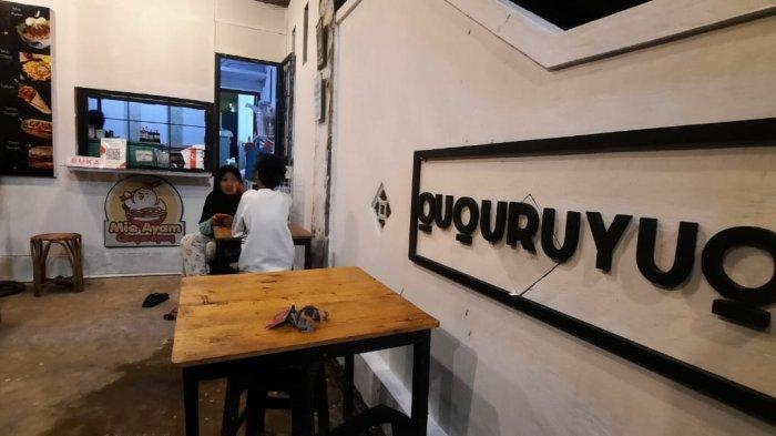KULINER DI SAMARINDA - Ququruyuq menjual aneka makanan berbahan ayam di kawasan Jalan M Said Gang 6 Samarinda, Provinsi Kalimantan Timur. Selain menikmati varian menu berbahan ayam yang nikmat, Ququruyuq juga menyajikan minuman yang menyegarkan.