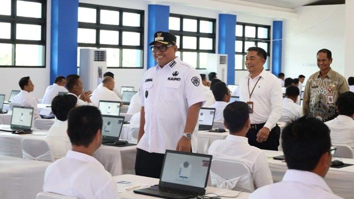 Pj Bupati PPU Muhammad Zainal Arifin monitoring pelaksanaan tes PPPK Kabupaten PPU Tahun 2024