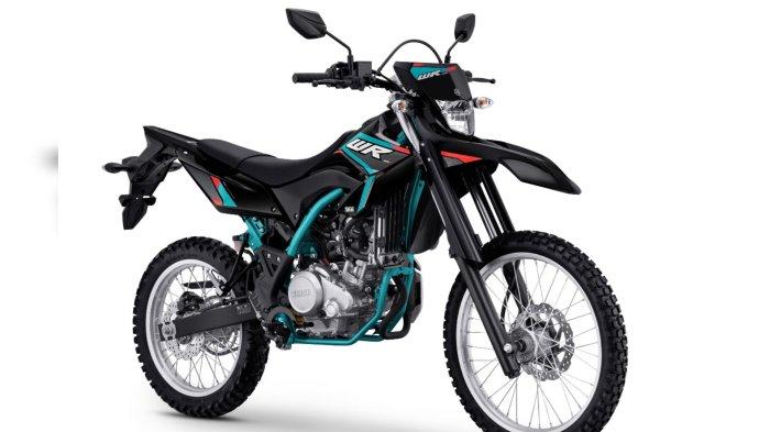 Yamaha WR155R Black yang mempunyai grafis baru kombinasi warna cyan dan merah pada body dan buritan motor.