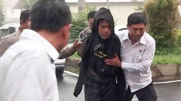 I Wayan Agus Suartama (22) alias Agus Buntung diperiksa sebagai tersangka pelecehan di Polda NTB, Senin (9/12/2024). Polda NTB akan melakukan rekonstruksi kasus dugaan pelecehan seksual dengan tersangka I Wayan Agus Suartama (22) alias Agus Buntung di sejumlah lokasi.