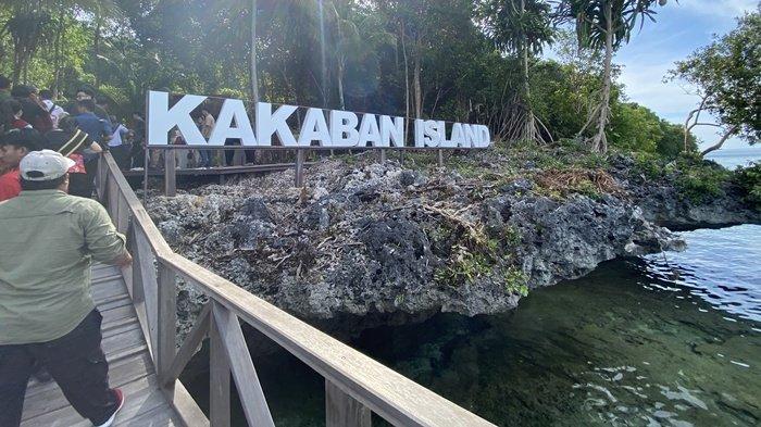 Wisata Pulau Kakaban di Kabupaten Berau.