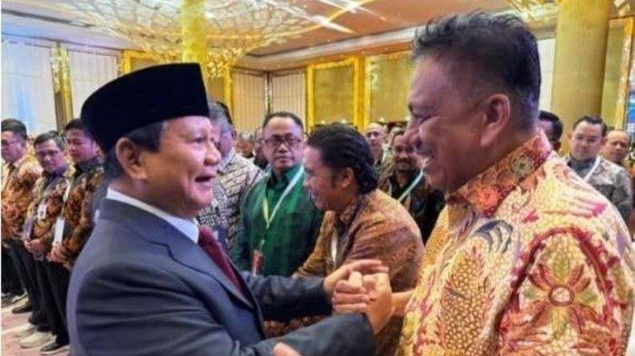 OLLY DONDOKAMBEY DAN PRABOWO - Gubernur Sulawesi Utara Olly Dondokambey saat bertemu Prabowo Subianto. Profil Olly Dondokambey yang ikut hadir saat PDIP umumkan pecat Jokowi. Di akhir masa jabatan sebagai Gubernur Sulut sumbang tanah di Sulawesi Utara