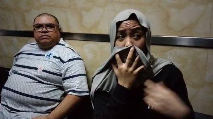 UPDATE KASUS LOLLY - Lolly kabur dari rumah aman dan datangi kantor Razman Nasution,10 Januari 2025 lalu. Anak sulung Nikita Mirzani mengungkapkan alasan dirinya kabur dari rumah aman. Ia mengaku tak tahan dengan ditempatkan bareng mantan wanita penghibur.