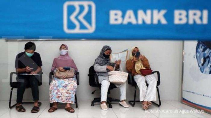 KUR BRI 2025 - Ilustrasi suasana di salah satu kantor cabang BRI. Kuota lebih banyak, cara pengajuan KUR BRI 2025 Online. Cek tabel angsuran dan maksimal pinjaman Kredit Usaha Rakyat untuk tiap kategori.