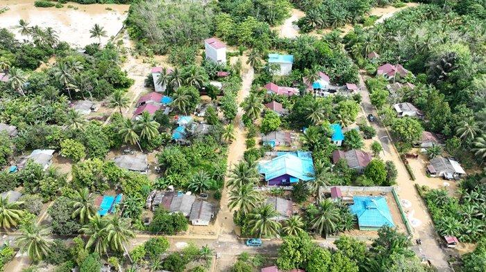 Banjir di Kecamatan Penajam PPU merendam 120 rumah dan menyebabkan sebuah jembatan putus, Senin (20/1/2025).