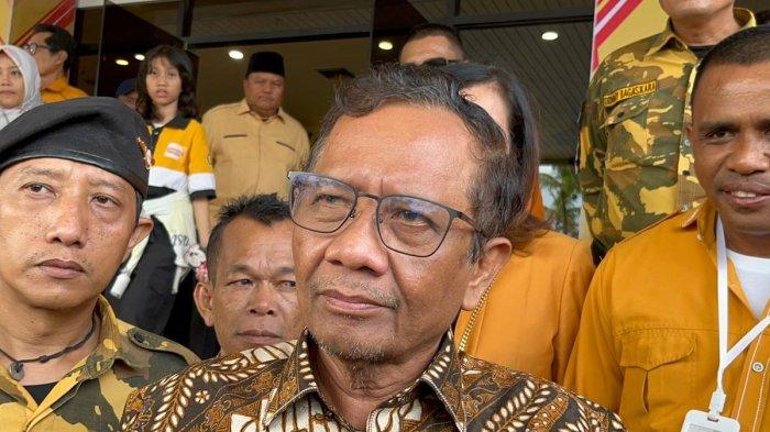 PAGAR LAUT TANGERANG - Mantan Menteri Koordinator Bidang Politik, Hukum, dan Keamanan (Menko Polhukam) Mahfud MD di Mercure Hotel, Ancol, Jakarta Utara, Sabtu (21/12/2024).
