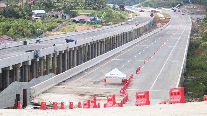 TOL IKN KALTIM - Proyek pengerjaan jalan tol IKN menuju bandara SAMS Sepinggan Balikpapan seksi 3A-2 segmen Karang Joang-KKT Kariangau. Kepala OIKN ungkap progres jalan tol Bandara SAMS Sepinggan Balikpapan - IKN Kaltim di segmen 1A dan 1B. Sementara LMAN menyebut dananya belum turun.