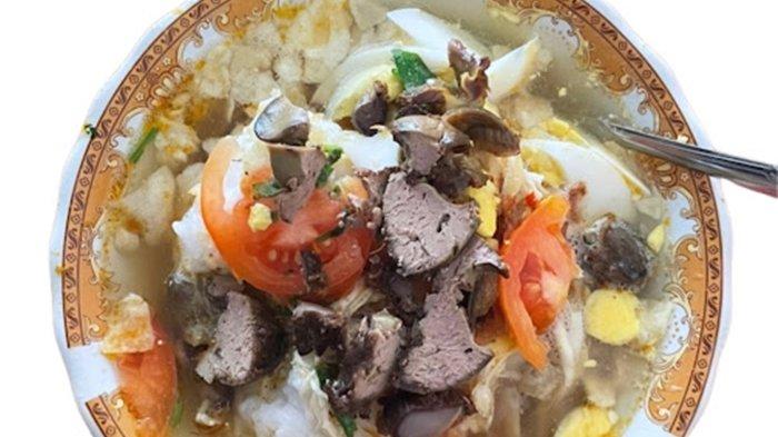 SARAPAN DI BALIKPAPAN - Foto hidangan bubur ayam Samarinda melalui laman Google Maps yang diunggah oleh akun Ufairah Zulfa Abdullah pada 2024. Isian bubur yang beragam dan kuah yang enak, wajib kamu coba!