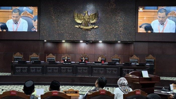 PUTUSAN DISMISSAL MK - Suasana sidang sengketa Pilkada 2024 di ruang sidang panel 1, Gedung MK, Jakarta, Rabu (8/1/2025). Berikut hasil putusan dismissal MK, lanjutkan proses sengketa Pilkada Bangka Belitung 2024 ke tahap pembuktian. (Tribunnews/Ibriza Fasti Ifhami)