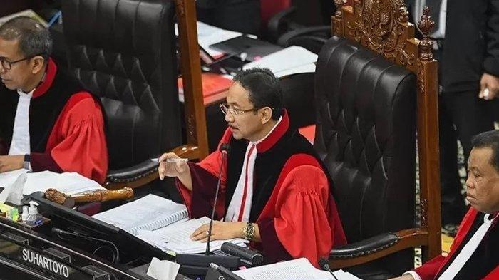 PERSELISIHAN PILKADA KALTIM - Persidangan Pengucapan Putusan/Ketetapan Perkara Perselisihan Hasil Pemilihan Umum (PHPU) Rabu (5/2/2024) di Ruang Sidang Pleno MK, Jakarta. (Foto Humas MK RI)