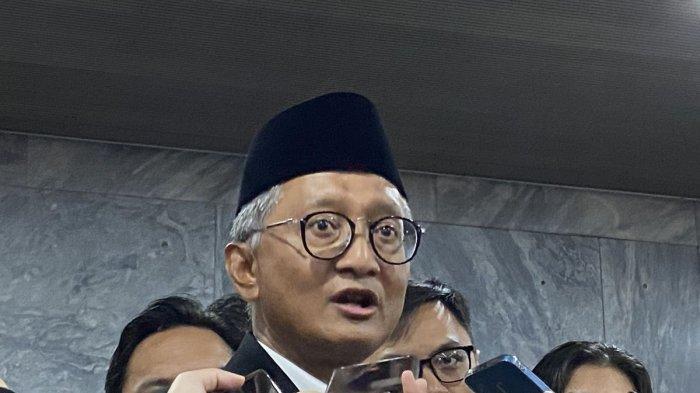 ANGGARAN IKN DIBLOKIR - Menteri PU Dody Hanggodo usai rapat dengar pendapat dengan Komisi V DPR RI di Kompleks Parlemen, Senayan, Jakarta Pusat, Kamis (6/2/2025).Dody mengungkapkan saat ini anggaran untuk pembangunan IKN masih diblokir.(KOMPAS.com/NIRMALA MAULANA A)