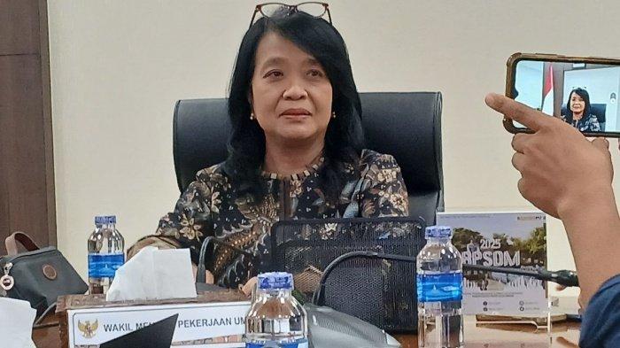 ANGGARAN IKN DIBLOKIR - Wakil Menteri (Wamen) Pekerjaan Umum (PU) Diana Kusumastuti saat ditemui di kantornya, Jakarta, Jumat (07/02/2025). Wamen PU menjelaskan terkait anggaran IKN yang diblokir.