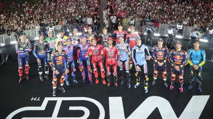 KALENDER MOTOGP 2025 - Riders MotoGP berfoto bersama dalam peluncuran di Thailand, diunggah di akun X terverifikasi, Minggu (9/2/2025).