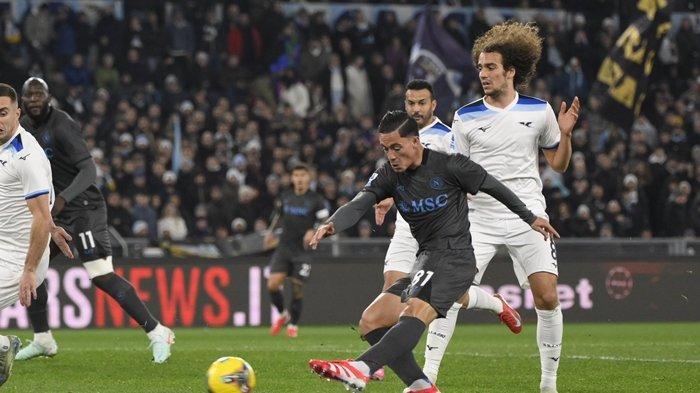 HASIL LIGA ITALIA - Foto tangkap layar yang diunggah akun X @SerieA, Minggu (16/2/2025), memperlihatkan duel panas tim papan atas Liga Italia Serie A Lazio vs Napoli yang berakhir dengan skor 2-2. Gol Boulaye Dia menggagalkan misi balas dendam pasukan Antonio Conte di laga ini. (X.com/@SerieA)
