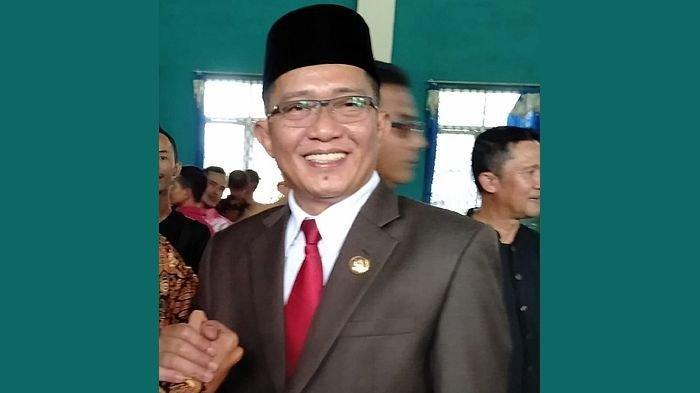 PELANTIKAN KEPALA DAERAH - Potret Ade Sugianto yang diolah dari TribunJabar yang diunggah 2019 lalu. Ade Sugianto merupakan bupati Tasikmalaya terpilih yang batal dilantik pada 20 Februari. (TribunJabar/Firman Suryaman)