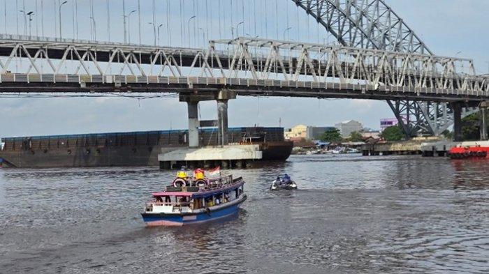 DITUTUP SEMENTARA - Jembatan Mahakam di Samarinda, Provinsi Kalimantan Timur. Jembatan Mahakam akan ditutup selama dua minggu untuk dilakukan investigasi pasca insiden tabrakan kapal yang merusak fender pelindung jembatan. (TRIBUNKALTIM.CO/MOHAMMAD FAIROUSSANIY)