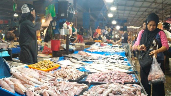 HASIL PERIKANAN NELAYAN - Hasil tangkapan ikan nelayan dijual ke pasar untuk penuhi kebutuhan konsumen penikmat kuliner ikan-ikanan.