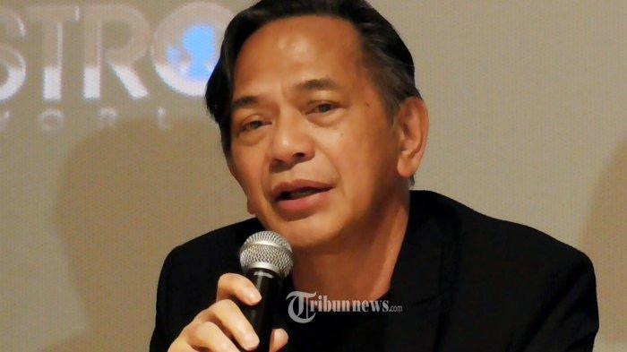 RAY SAHETAPY MENINGGAL - Sosok Ray Sahetapy. Aktor kawakan Tanah Air ini meninggal dunia, Selasa (1/4/2025). Profil Ray Sahetapy yang meninggal di usia 68 tahun. Rekam jejaknya di film dan kondisi sakitnya. (Tribunnews.com/Lendy Ramadhan)