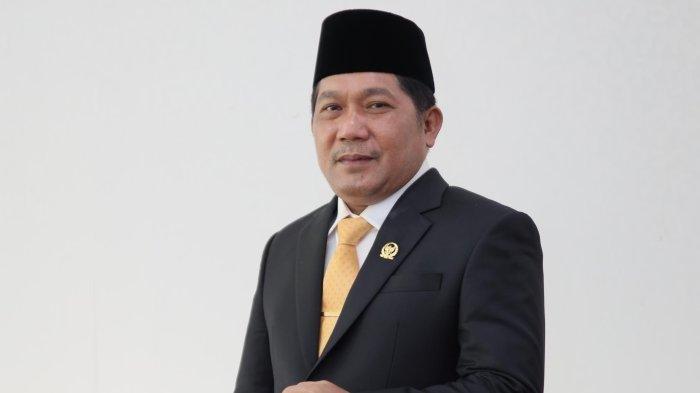 PSU BANGGAI - Anggota DPR RI Dapil Sulawesi Tengah, Beniyanto Tamoreka, membantah melakukan intimidasi atau persekusi menjelang Pemungutan Suara Ulang (PSU) Pilkada Kabupaten Banggai lalu terhadap Anggota DPRD Banggai Lutfi Samaduri di Desa Sentral Timur, Kecamatan Toili. (HANDOVER via TribunPalu.com)