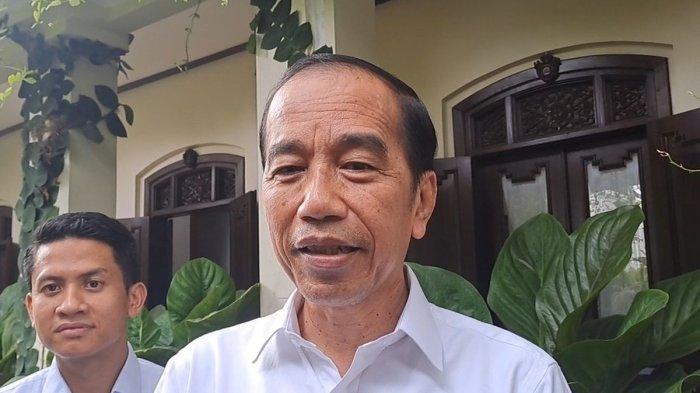 IJAZAH ASLI JOKOWI - Presiden ke-7 Jokowi, pada Jumat (11/4/2025). Jokowi enggan tunjukkan ijazah asli meski didatangi massa TPUA (KOMPAS.COM/Fristin Intan Sulistyowati)