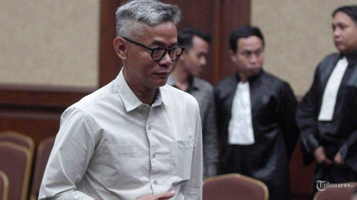 SIDANG LANJUTAN HASTO - Mantan anggota Komisi Pemilihan Umum (KPU) Wahyu Setiawan (kanan) menyampaikan keterangan saat dihadirkan sebagai saksi pada sidang lanjutan kasus dugaan perintangan penyidikan kasus korupsi Harun Masiku dan pemberian suap dengan terdakwa Hasto Kristiyanto di Pengadilan Tipikor, Jakarta, Kamis (17/4/2025). Sidang tersebut beragendakan mendengar keterangan tiga orang saksi yakni mantan Ketua Komisi Pemilihan Umum (KPU) Arief Budiman dan mantan anggota KPU Wahyu Setiawan serta Agustiani Tio Fridelina. (Tribunnews/Jeprima)
