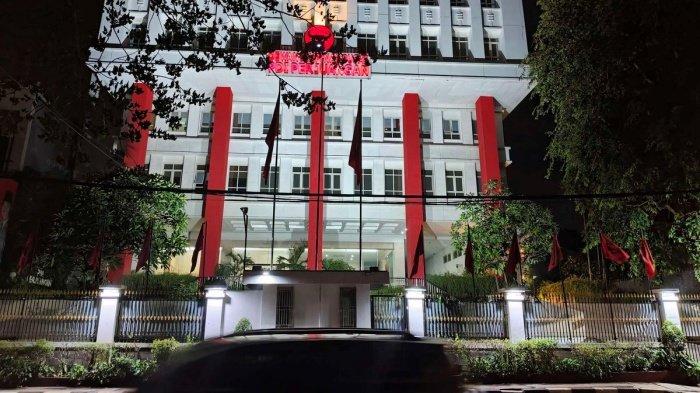 SIDANG HASTO - Suasana di Kantor DPP PDIP Jalan Diponegoro No 58, Menteng, Jakarta Pusat, Selasa (24/12/2024). Di sidang Hasto Kristiyanto, saksi menyebut ada pembagian uang dari Harun Masiku di basemen kantor DPP PDIP. (KOMPAS.com/SINGGIH WIRYONO)