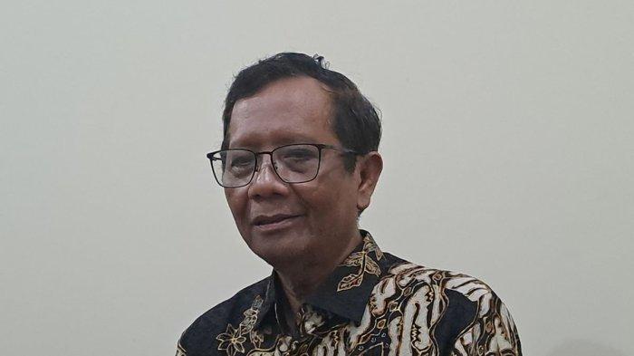 MAHFUD SOAL JOKOWI- Mantan Menteri Koordinator bidang Politik, Hukum, dan Keamanan (Menko Polhukam) Mahfud MD, di Kota Solo, Jawa Tengah (Jateng), pada Kamis (27/2/2025).(KOMPAS.COM/Fristin Intan Sulistyowati)