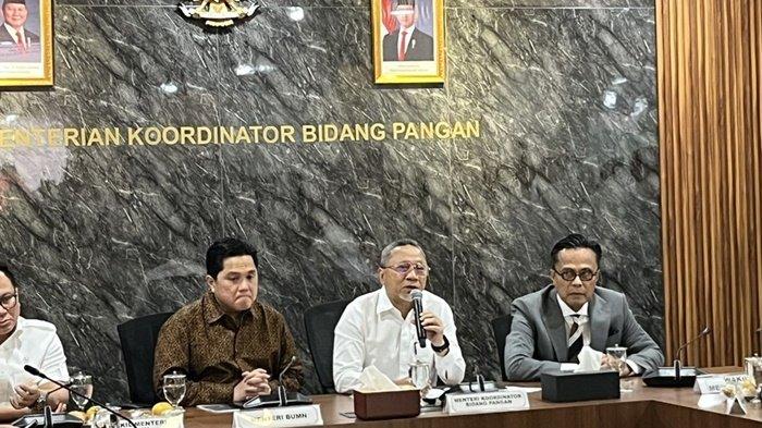 KOPERASI MERAH PUTIH - Koperasi Desa Merah Putih dipersiapkan untuk menjadi agen pupuk, elpiji hingga sembilan bahan pokok (sembako). Hal itu dibahas dalam rapat pembentukan Kopdes Merah Putih yang dipimpin Menteri Koordinator Bidang Pangan Zulkifli Hasan (Zulhas) selaku Ketua Satgas Kopdes Merah Putih di Kantor Kemenko Pangan, Graha Mandiri, Jakarta Pusat, Senin (19/5/2025).(KOMPAS.com/NIRMALA MAULANA)