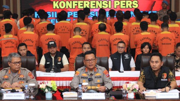 PREMANISME KALTIM 2025 - Kapolda Kaltim Irjen Pol Endar Priantoro, Jumat (23/5/2025). Suasana konferensi pers hasil operasi premanisme pada Operasi Pekat Mahakam II tahun 2025 oleh Polda Kaltim dan jajaran di gedung Mahakam Polda Kaltim.