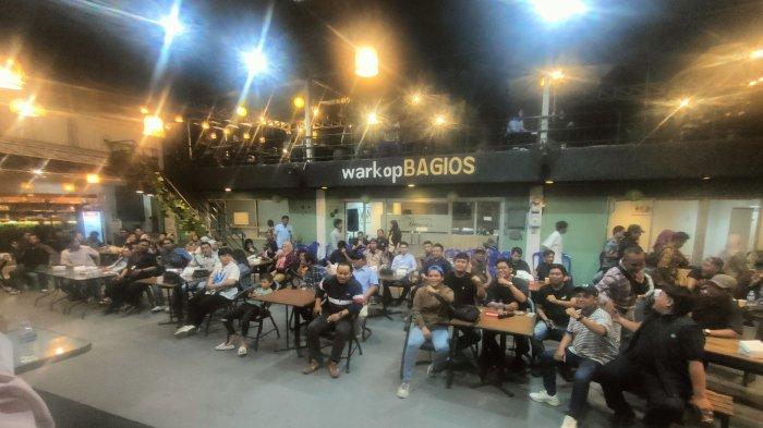 GELAR KONSOLIDASI - Forkop kaltim gelar Konsolidasi dan temu diskusi (26/5/2025) di kafe Bagios, Samarinda, terkait isu dugaan dugaan korupsi yang melibatkan PT PTB dalam pengoperasian Terminal Ship to Ship (STS) di wilayah perairan Muara Berau dan Muara Jawa, Kaltim. (TRIBUNKALTIM.CO/GREGORIUS AGUNG SALMON)