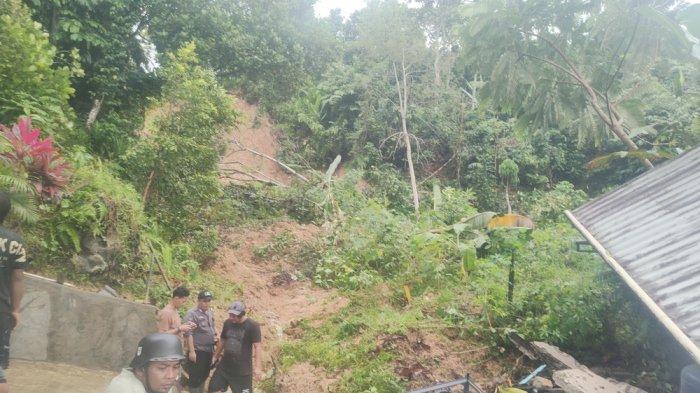 LONGSOR SAMARINDA - Kondisi Rumah yang Terdampak Longsor di Jalan Gerilya, 6 Korban empat terdampak dua masih dicari. (TRIBUNKALTIM.CO/GREGORIUS AGUNG SALMON)