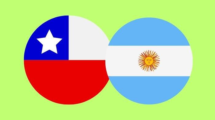 KUALIFIKASI PIALA DUNIA - Kolase 2 bendera negara, Chile dan Argentina yang diolah di Canva, Selasa (3/6). Berikut prediksi skor Chile vs Argentina di Kualifikasi Piala Dunia 2026 dan susunan pemain di Kualifikasi Piala Dunia 2026, Lionel Messi gabung skuad. (Grafis TribunKaltim.co via Canva)