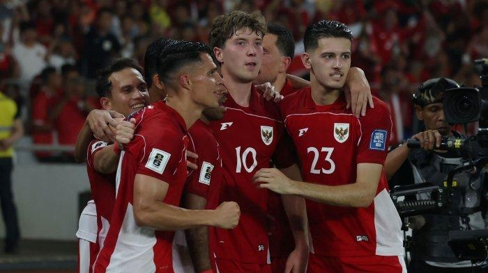 TIMNAS DAY - Selebrasi pemain Timnas Indonesia usai Ole Romeny, berhasil membobol gawang China, pada lanjutan Kualifikasi Piala Dunia 2026 Zona Asia, Kamis (5/6/2025). (Tribunnews/Herudin)