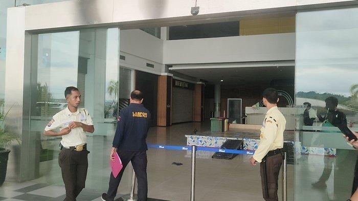 INVESTIGASI KEBAKARAN - Tim Laboratorium Forensik (Labfor) Mabes Polri Cabang Surabaya bersama tim Satreskrim Polresta Samarinda melakukan olah tempat kejadian perkara (TKP) pada Sabtu, (7/6) kebakaran yang menimpa Big Mall pada Selasa, (3/5) lalu. (TribunKaltim.co/Gregorius Agung Salmon)