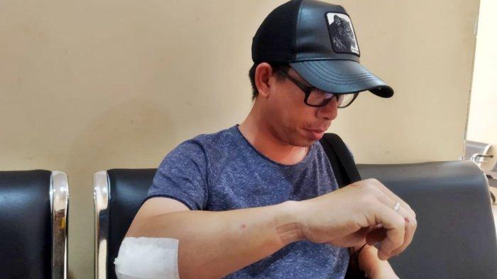 KASUS PENGEROYOKAN KADES - Arifadin Nur, Kades Muara Muntai Ilir dan seorang warga mengalami luka-luka akibat dikeroyok oleh orang tak dikenal. Kepala Desa meminta aparat kepolisian menindak tegas para pelaku dan memastikan proses hukum berjalan adil, Senin (9/6/2025).