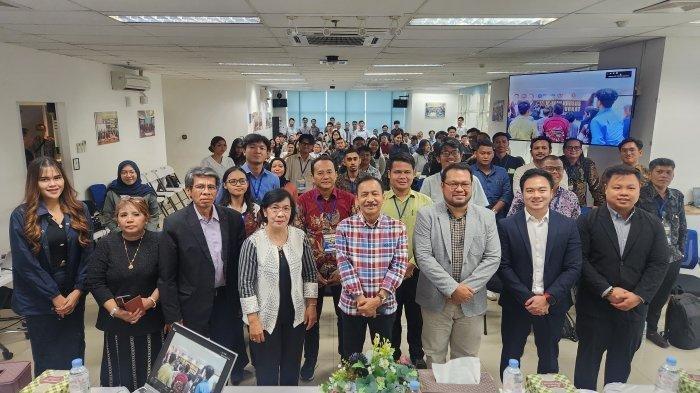 KEWENANGAN MK - Ketua Mahkamah Konstitusi (MK) saat menjadi narasumber atau pemateri dalam PKPA Angkatan VII DPC Peradi Jakarta Barat (Jakbar), Minggu (15/6/2025). (ISTIMEWA)