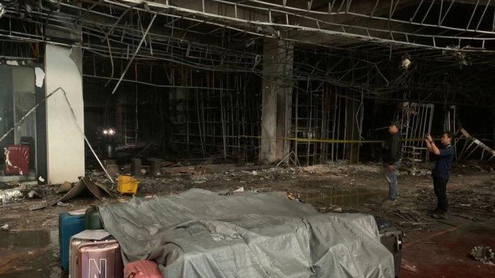 KEBAKARAN BIG MALL - Pasca insiden kebakaran yang terjadi pada Selasa (3/6/2025) dini hari, operasional Big Mall Samarinda resmi ditutup sementara. Manajemen memilih tidak memberikan banyak keterangan langsung kepada media dan menyampaikan informasi hanya melalui saluran resmi di media sosial. (TRIBUNKALTIM.CO/MOHAMMAD FAIROUSSANIY)