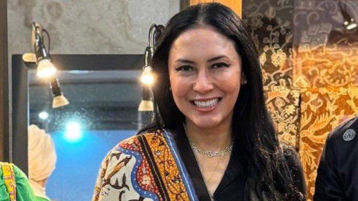 ISTRI MENTERI UMKM - Agustina Hastarini atau Tina Astari, istri Menteri UMKM Maman Abdurrahman disorot usai diduga minta difasilitasi negara keliling Eropa. Ini sosoknya (Instagram/@tina.astari)