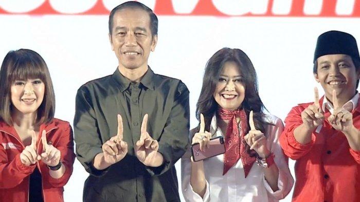 KONGRES PSI - Joko Widodo alias Jokowi saat masih menjabat Presiden dan menghadiri perayaan HUT ke-4 PSI di Jakarta, Minggu (11/11/2018) lalu. Beredar kabar, Jokowi bakal jadi Dewan Pembina PSI. Respons Plt Ketua Umum PSI, Andy Budiman terkait kabar Jokowi jadi Dewan Pembina PSI. (Kompas.com/Fitria Chusna Farisa)