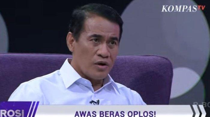 BERAS OPLOSAN - Menteri Pertanian (Mentan) Amran Sulaiman dalam program Rosi Kompas TV yang disiarkan Kamis (17/7/2025). Penurunan harga beras premium mulai terjadi di ritel modern, menyusul temuan beras oplosan. (Dok. YouTube Kompas TV)