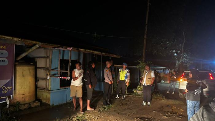 OPERASI YUSTISI IKN - Suasana di salah satu objek penertiban di Kecamatan Loa Janan, Kutai Kartanegara, Provinsi Kalimantan Timur, 17 Juli 2025. Fungsional Ahli Muda Dit. Ketenteraman dan Ketertiban Umum OIKN, Abdul Rahman menegaskan penegakan hukum dalam kegiatan ini mengacu pada norma hukum nasional dan produk hukum daerah. (TRIBUNKALTIM.CO/PATRICK VALLERY SIANTURI)