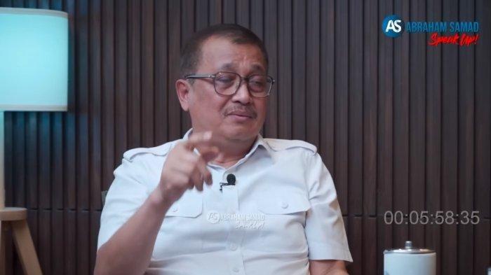 TOM LEMBONG BEBAS - Komjen (Purn) Oegroseno saat hadir dalam siniar Abraham Samad SPEAK UP yang tayang pada Selasa (28/1/2025). Oegroseno menganggap jaksa tidak bisa membuktikan keterlibatan Tom Lembong dalam kasus importasi gula. Dia menganggap kasus ini tidak jelas sehingga seharusnya Tom Lembong divonis bebas. Hal ini disampaikannya pada Jumat (18/7/2025).(Tangkap layar YouTube Abraham Samad SPEAK UP)