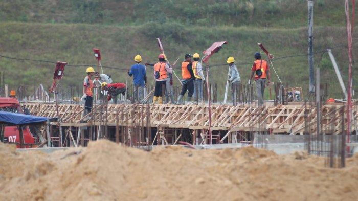 Proyek pembangunan bangunan SD dan SMP Sekololah Terpadu, yang berlokasi di Balikpapan Regency, Kota Balikpapan, Kalimantan Timur.TRIBUNKALTIM.CO/DWI ARDIANTO